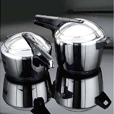 Pressure Cooker With Durable Black Finish