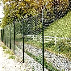 Wire Mesh Fence With Interwoven Assembly Flange