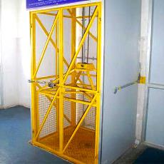 Corrosion Resistant Goods Lift