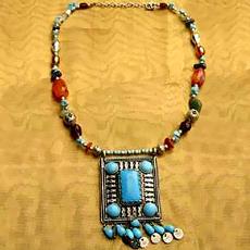 Fashionable Colorful Beaded Necklace