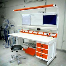 Electrostatic Discharge Work Station With Tool Holder