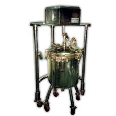 Contrarotary Melter With Hydraulic Raising /Lowering Arrangement